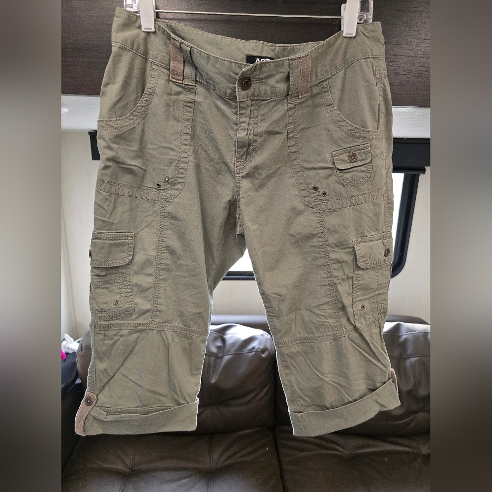 Apt. 9 Olive Green Utility Capris